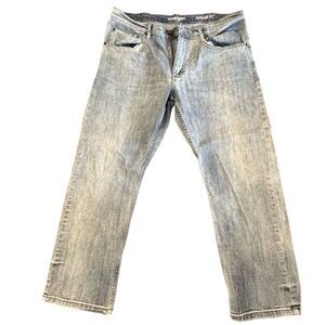 EUC- Men’s Wrangler Regular Fit Straight Leg Jeans